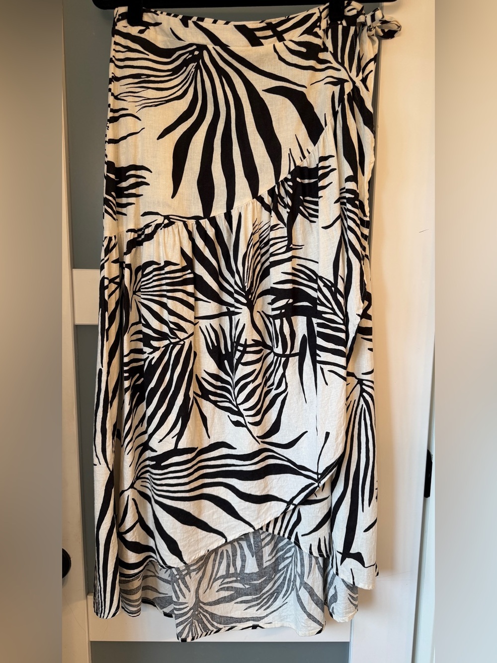 Rachel Zoe Creme & Black Patterned Wrap Skirt